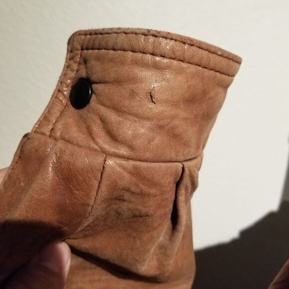 VINTAGE REMY LEATHER JACKET MADE IN USA SIZE 46. (SHD) - Picture 12 of 13